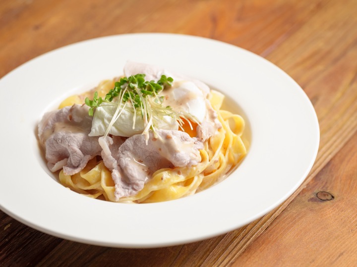 Fettuccine with Thinly Sliced Pork and KEWPIE Deep Roasted Sesame Dressing